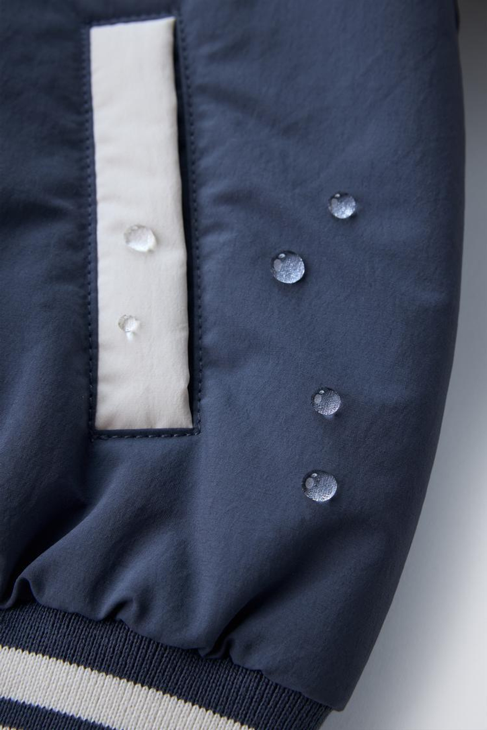 ZARA КУРТКА-БОМБЕР С ВЫШИВКОЙ «СНУПИ»™, ЭКРЮ/СИНИЙ