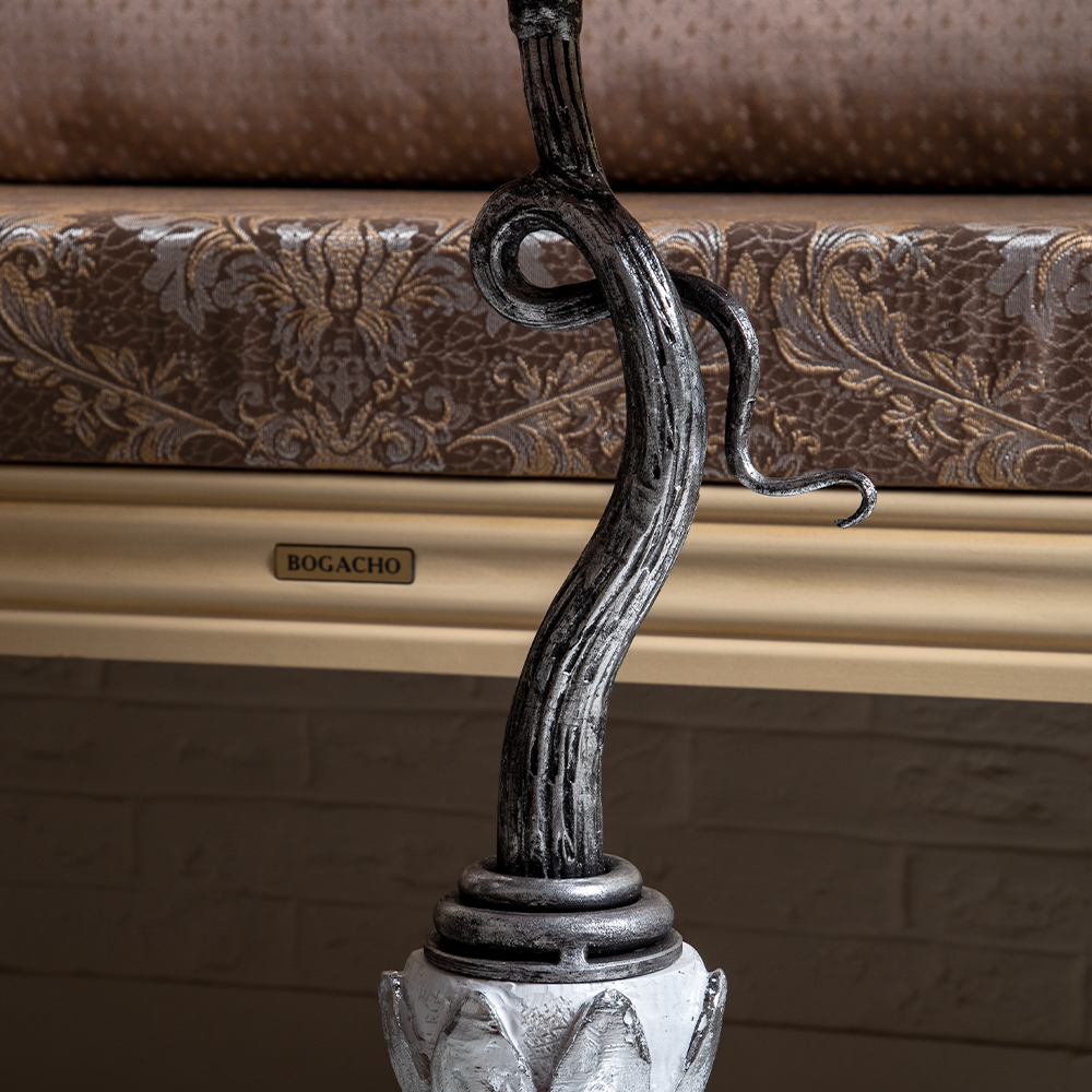 Декоративный столик Серебряный гранат