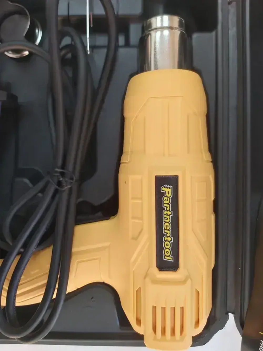 Фен промышленный-строительный Partnertool PHG2000SET, 2кВт, 2 режима 300-600С, 500л/мин, 6 насадок, КЕЙС