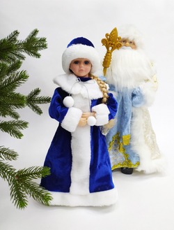 Снегурочка в синей с белым шубе и шапке 40см Triumph Nord