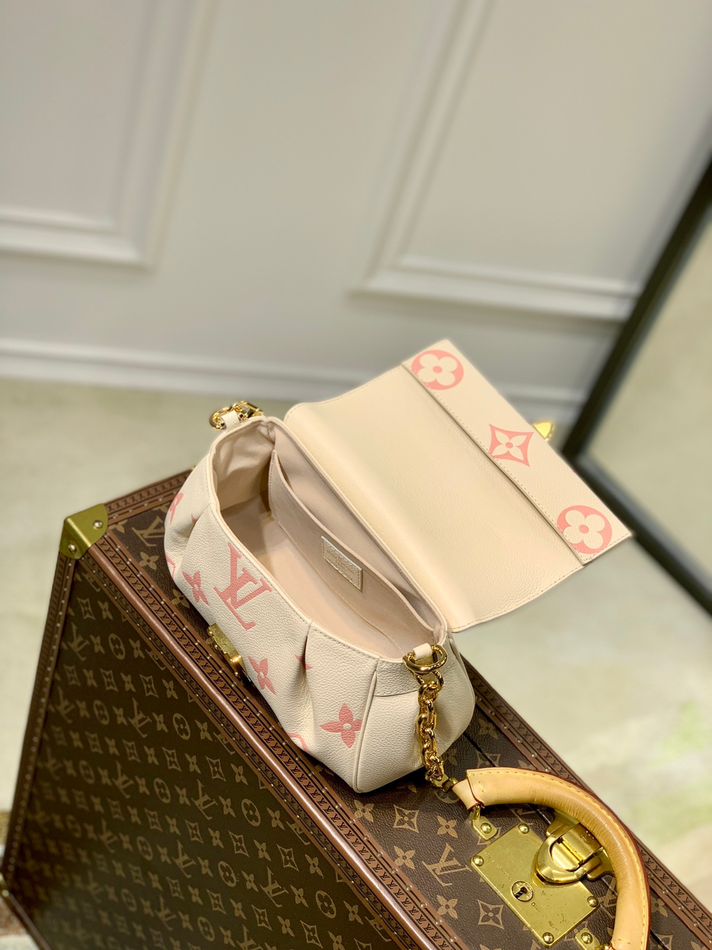 Louis Vuitton Favorite