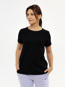 Черная хлопковая женская футболка с отворотами на рукавах