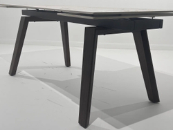 Стол BETIS 180 MATTE GILDED WHITE SOLID CERAMIC / Орех, ®DISAUR