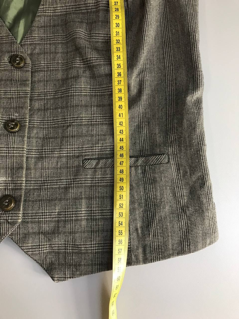 Жилетка для модного акцента в образе, визуально на 46 размер