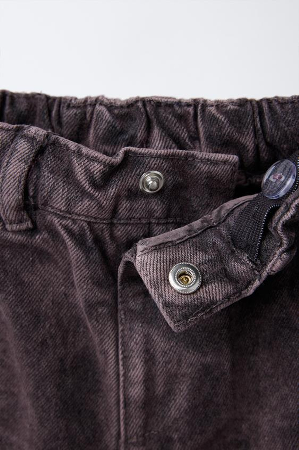 ZARA БРЮКИ ИЗ ТВИЛА С ЭФФЕКТОМ ПОТЕРТОСТИ, ЛИЛОВЫЙ