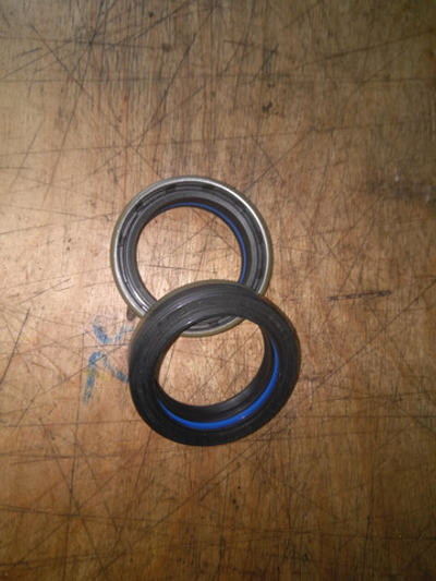 Сальник VOE11715245 Volvo