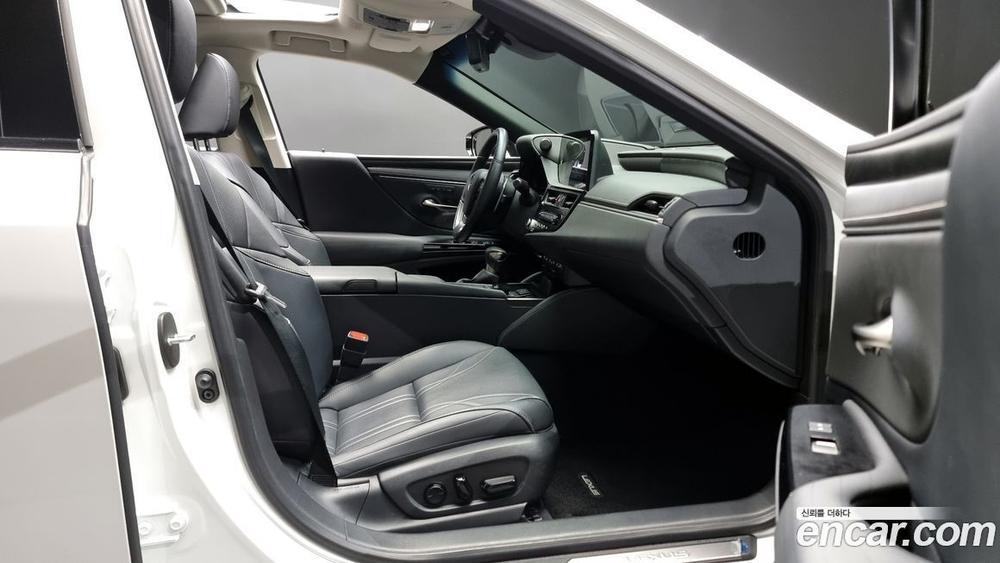 Lexus ES300h 7 Generation Luxury Plus (02.2022)