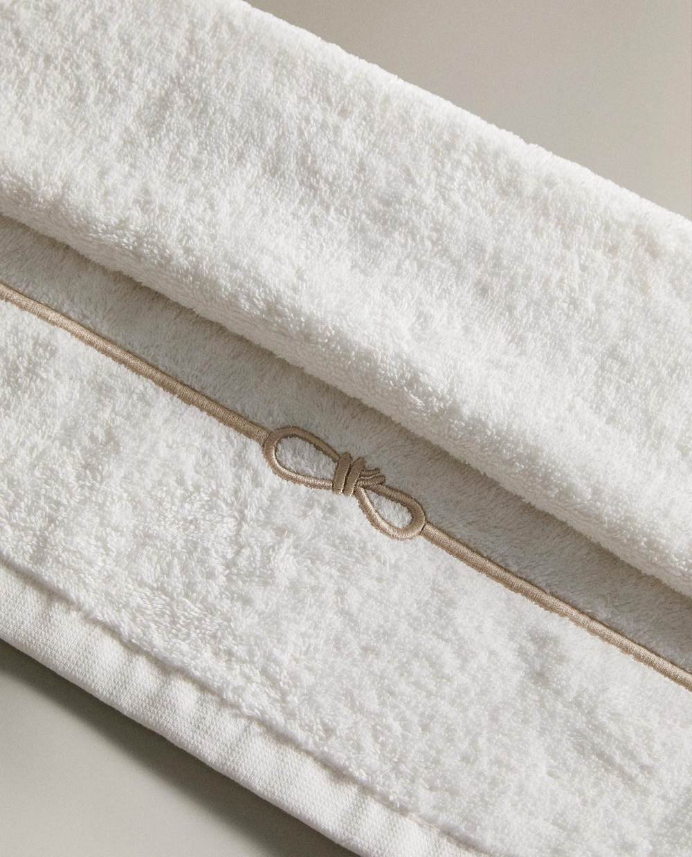 Zara Home - Полотенце для ванной с вышитым бантом, белый, 50х90 см