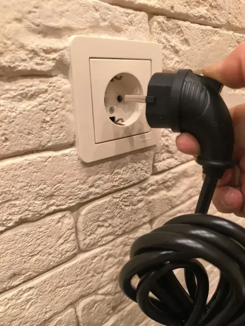 длинитель IP 44 влагозащищенный .с Угловой вилкой каучук 3 розетки 3 метра с заземлением 3на1,5 ПВС Гост