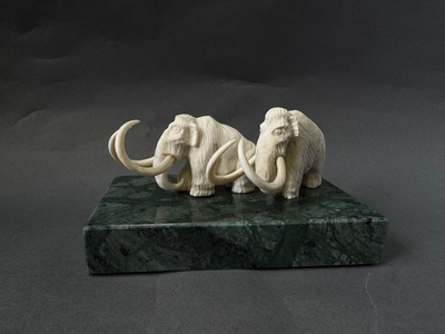 Два мамонта