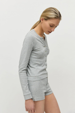 Лонгслив на пуговицах