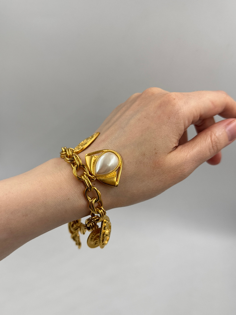 Матовый браслет с подвесками (только онлайн)