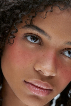 ZARA ЖИДКИЕ РУМЯНА FIRST FLUSH, КЛУБНИЧНЫЙ