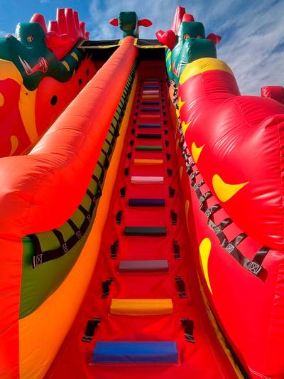 Коммерческий надувной батут «Змей Горыныч» с механизированной головой 14*8*7 м