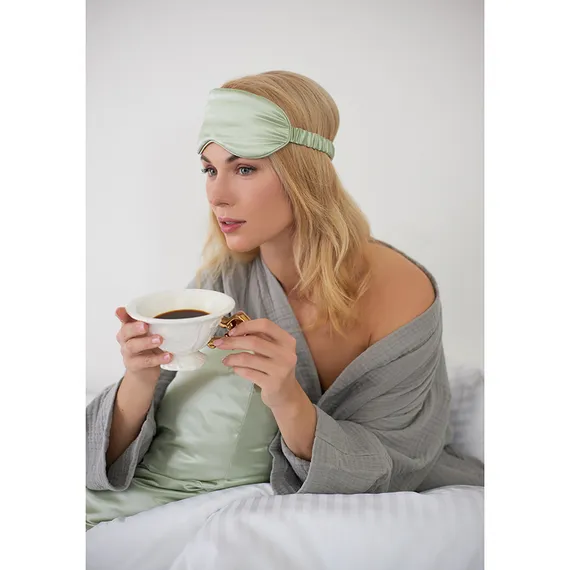 Маска для сна из натурального шелка мятного цвета из коллекции essential