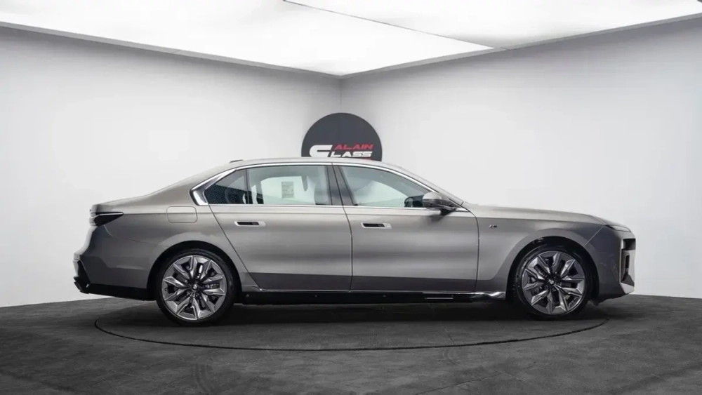 BMW 7 серии 760i xDrive, 2023