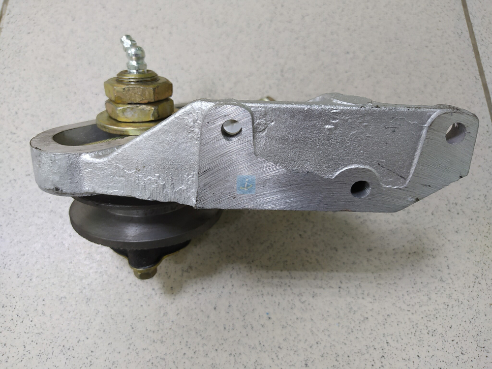 Натяжное устройство компрессора (алюм. корпус, шкив чугун) 236-3509300-А3