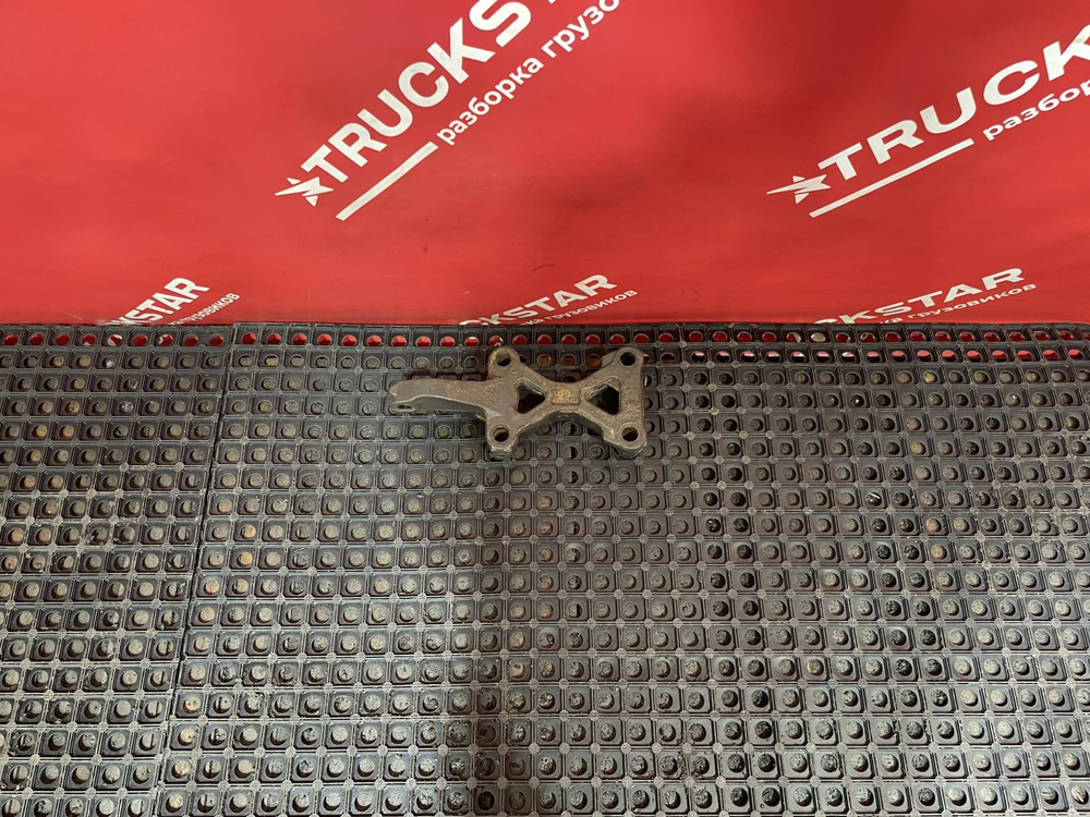 Кронштейн заднего амортизатора левый