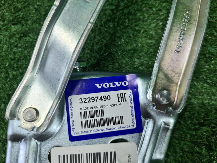 Петля капота правая Volvo XC40 (2017-н.в.)