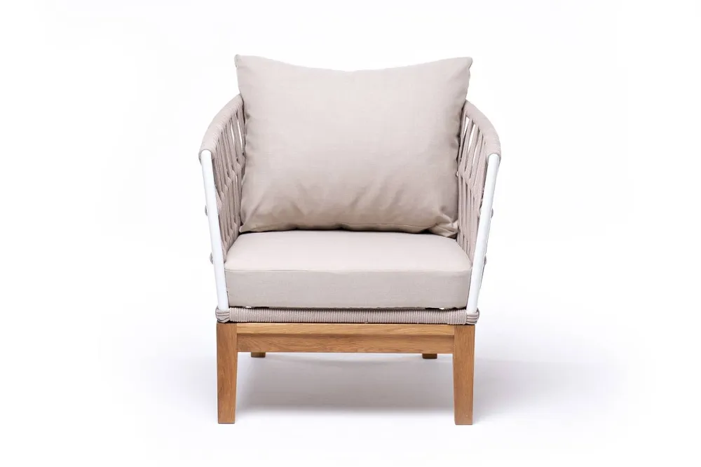 "Диего" кресло плетеное из роупа, основание дуб, каркас алюминий светло-серый (RAL7035) муар, роуп бежевый круглый, ткань бежевая 052