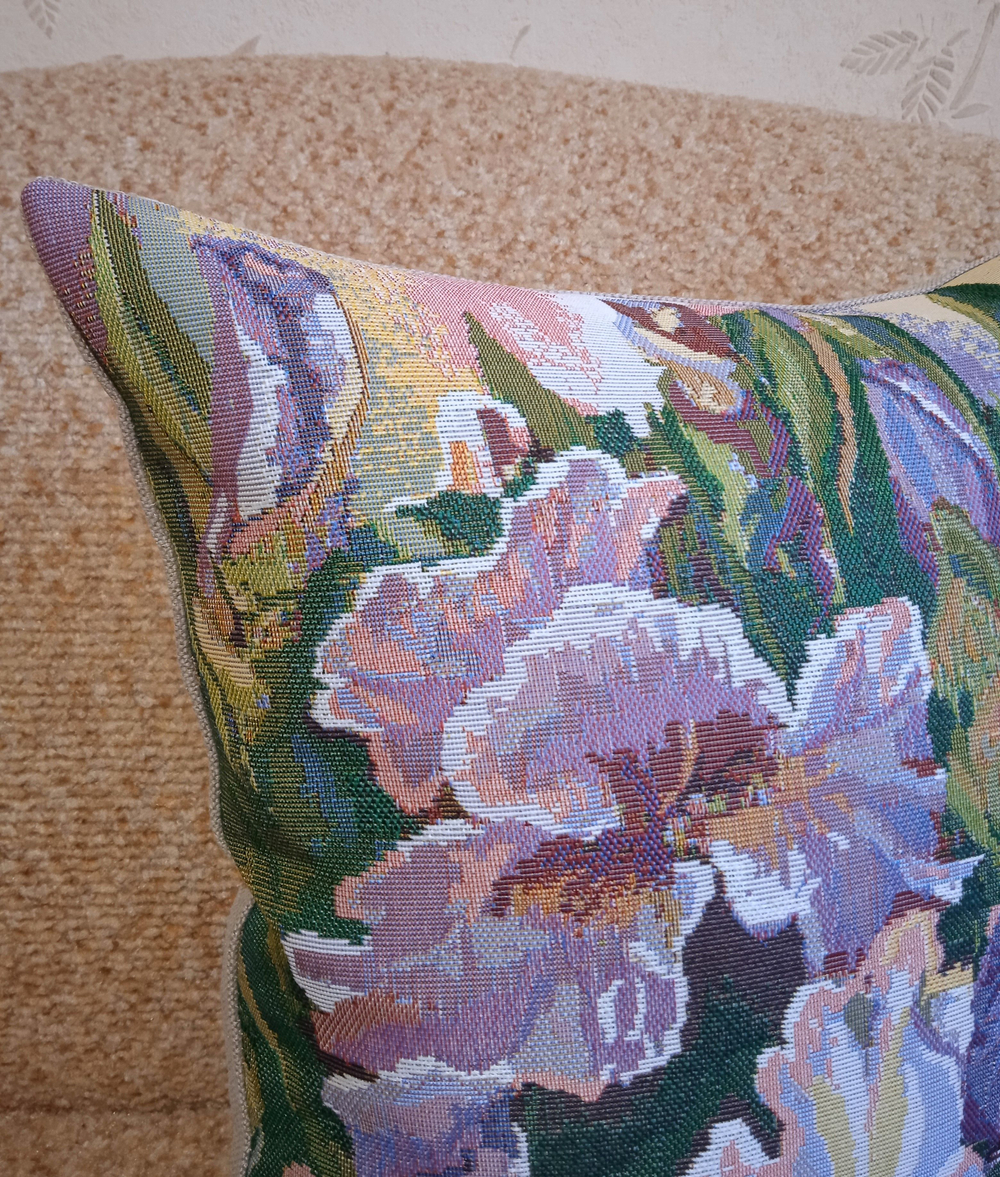 Декоративный гобеленовый чехол для интерьерной подушки Розово-сиреневые ирисы 34*34