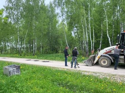 Начался монтаж тумб для вазонов