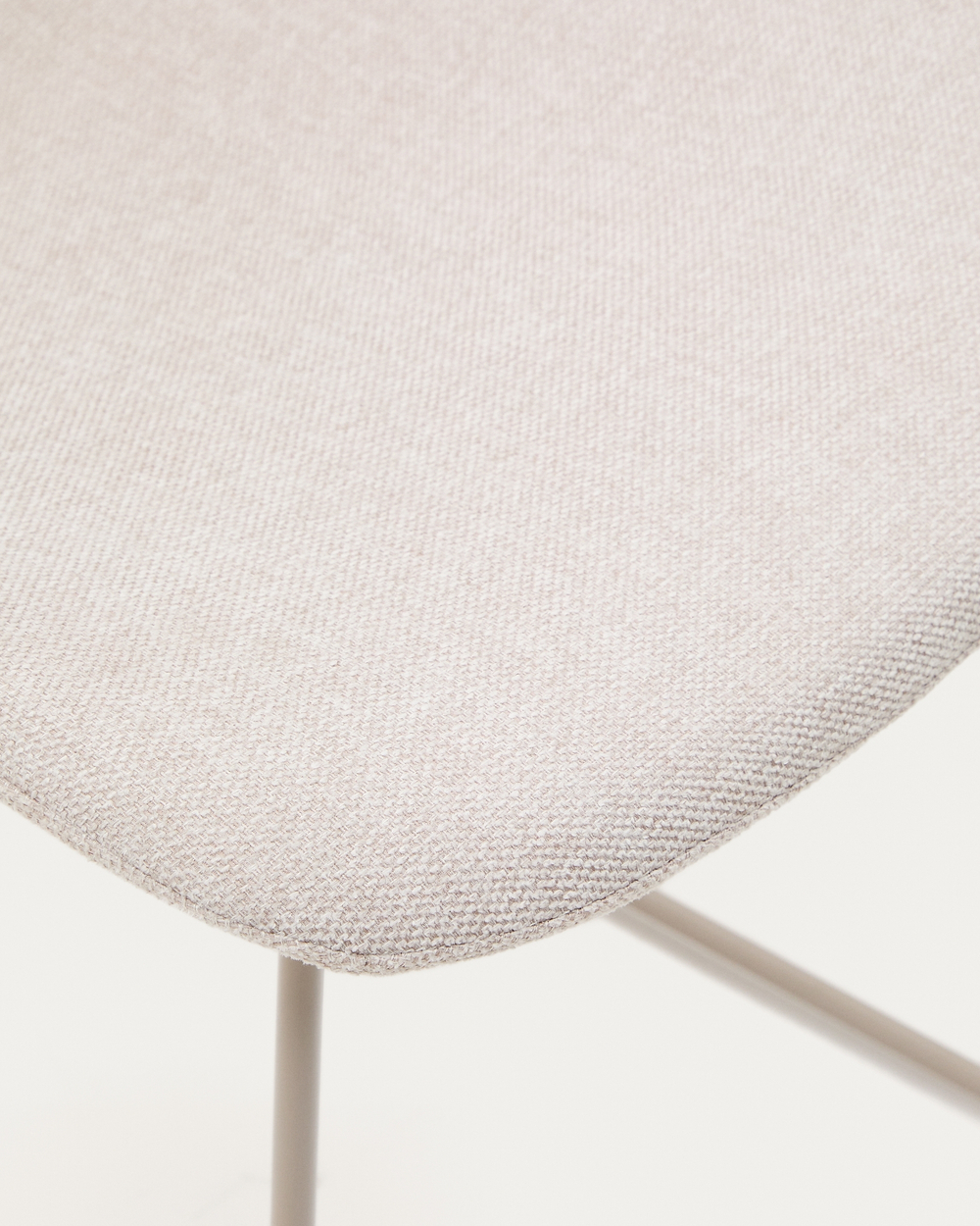 Стул Zahara бежевого цвета со стальными ножками