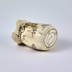 Нэцкэ Мешочек с маленьким ребенком