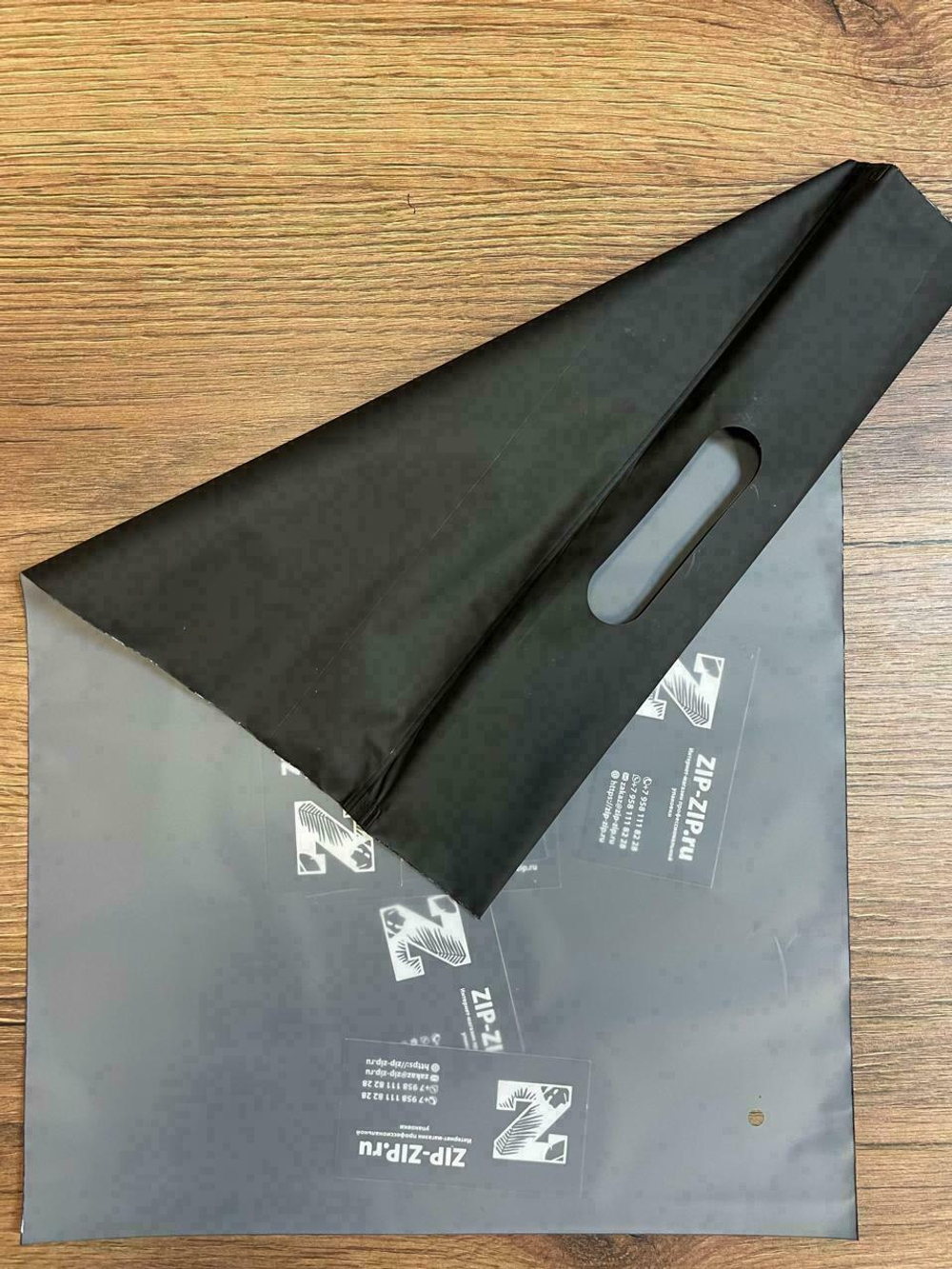 Пакет слайдер черный с одной полупрозрачной стороной и вырубной ручкой матовый 35*45 см 70 мкм