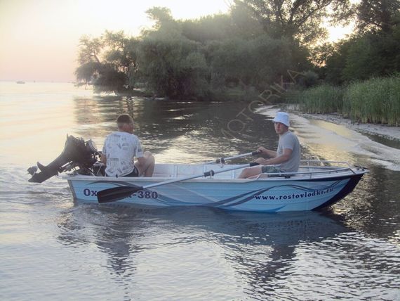 Алюминиевая моторно-гребная лодка Охотник 380