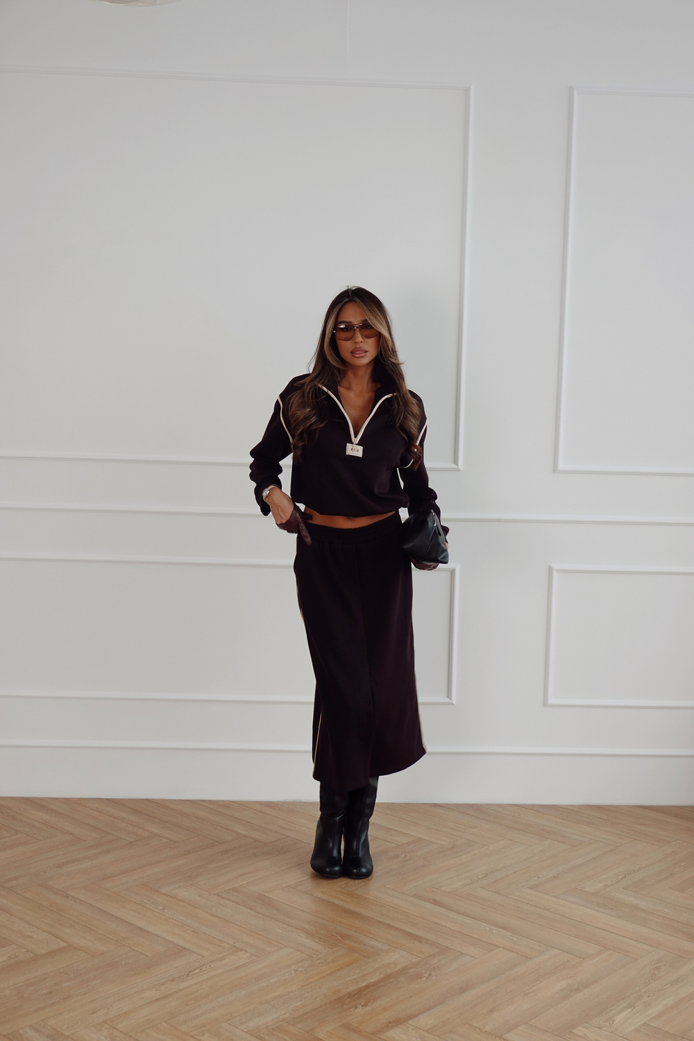 Костюм из трикотажа с поло и юбкой