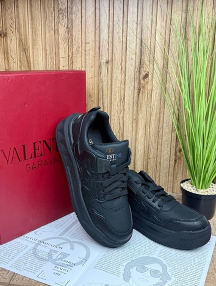 Кроссовки Valentino