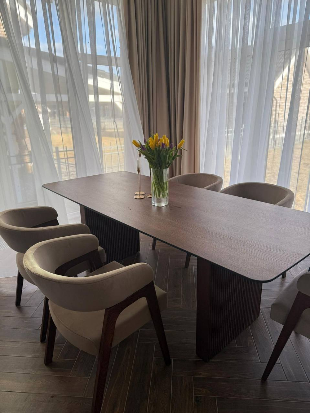 Дизайнерский стол из Дуба