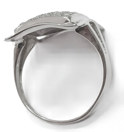 Ювелирное кольцо из серебра с фианитами