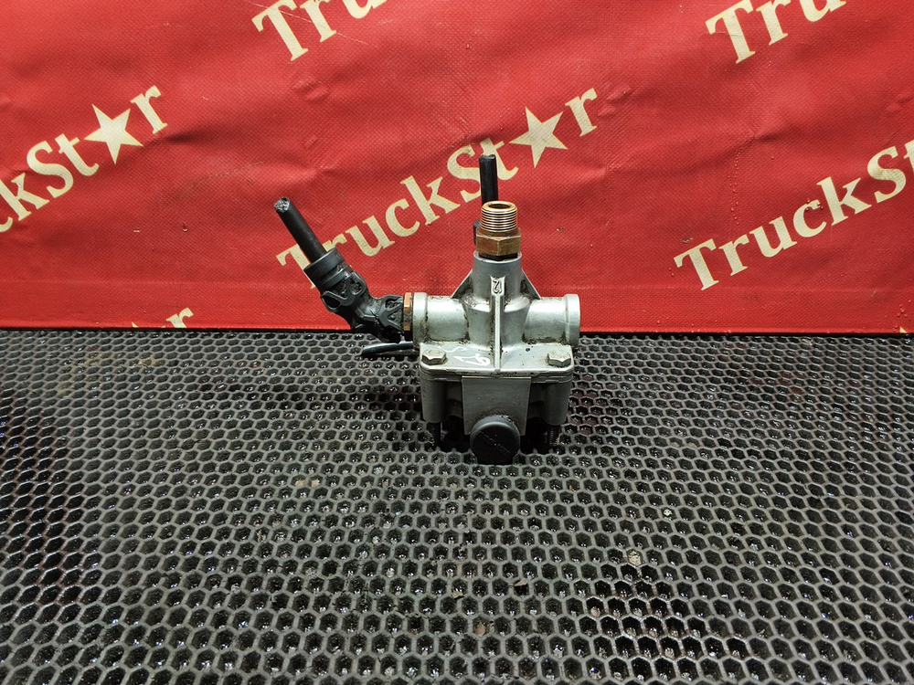 Клапан ускорительный