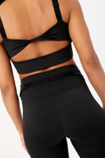 Топ на молнии и перекруткой на спине