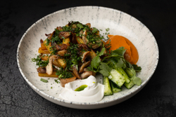 Картофель жаренный с грибами, кабачковая икра, малосольные огурцы