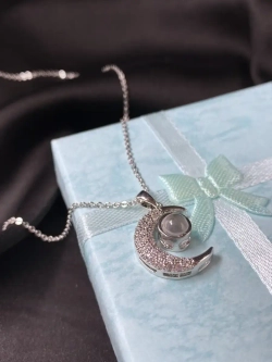 Колье с кулоном Луна Полумесяц и проекцией Я тебя люблю