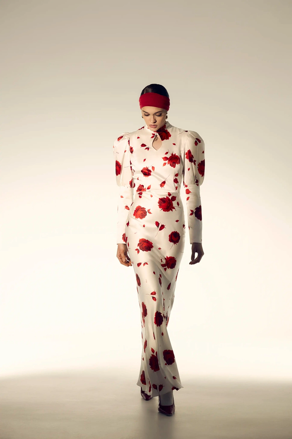 Джианнетта макси (Giannetta maxi), платье макси из молочного атласа с цветочным принтом