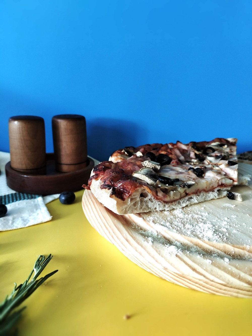 Доска подставка под пиццу деревянная