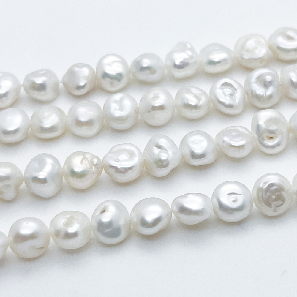 Жемчуг, размер около 8-9 мм, цена за 12-13 шт (1/4 нити)