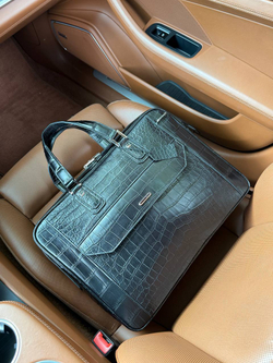 Портфель из кожи крокодила Zilli