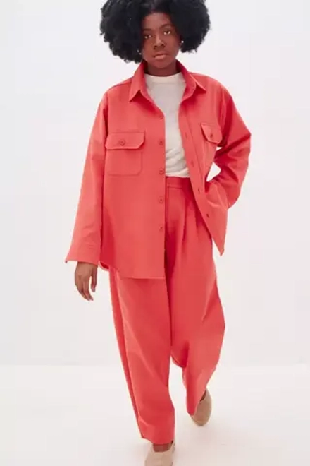 Брюки со складками из красной джинсы