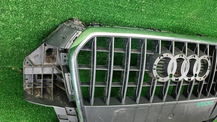 Решетка радиатора Audi Q3 1 8U (2011-2014)