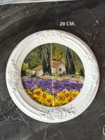 Картина в круглой рамке