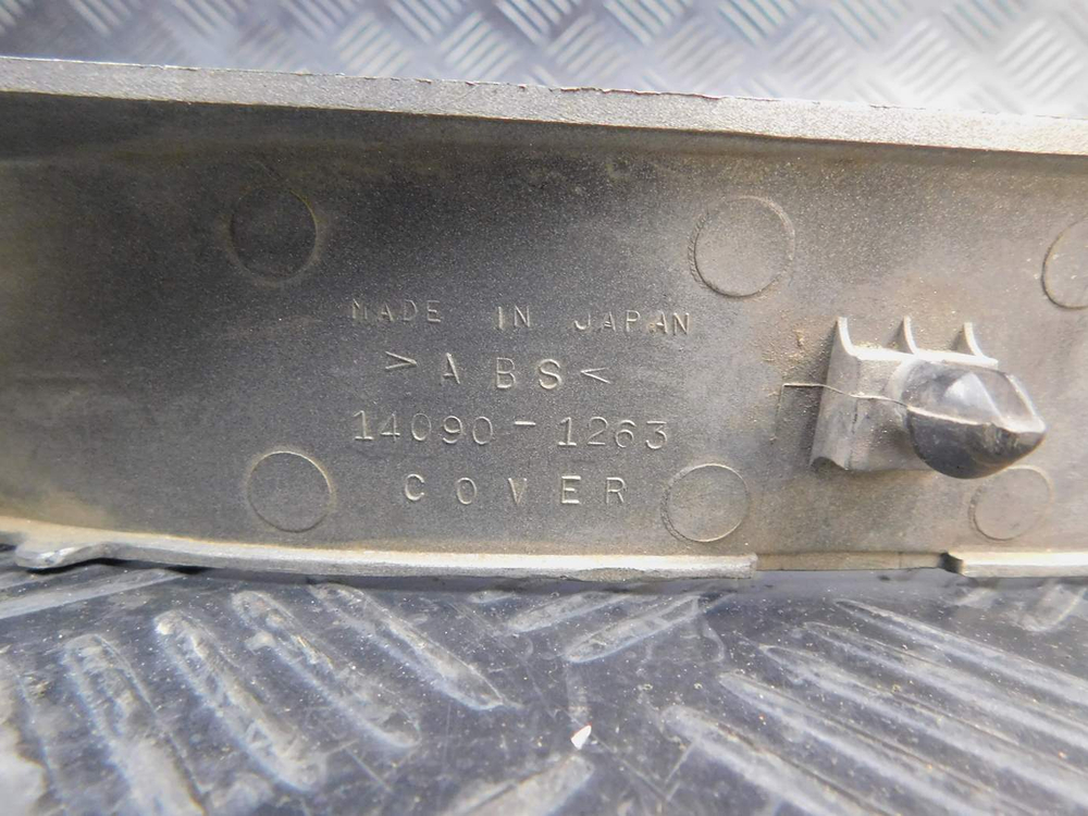 Пластик передний Kawasaki ZZR 400 98 14090-1263 052984