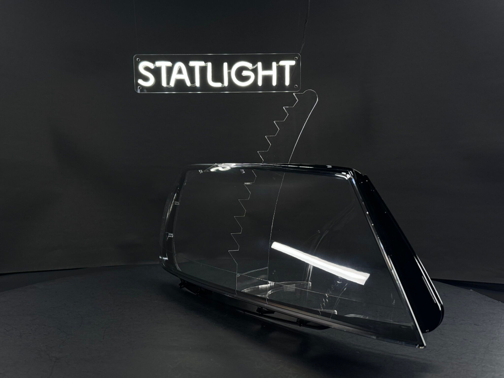 Правое стекло фары Volkswagen Touareg FL NF 2015-2019