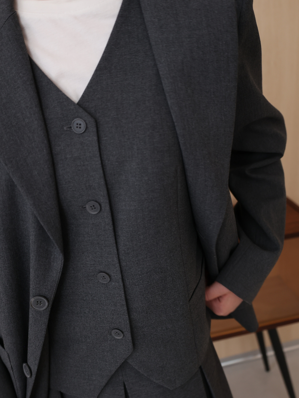 Жилет классический графитового цвета unisex