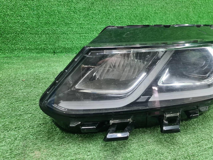 Фара левая Geely Coolray (2019-2023) LED