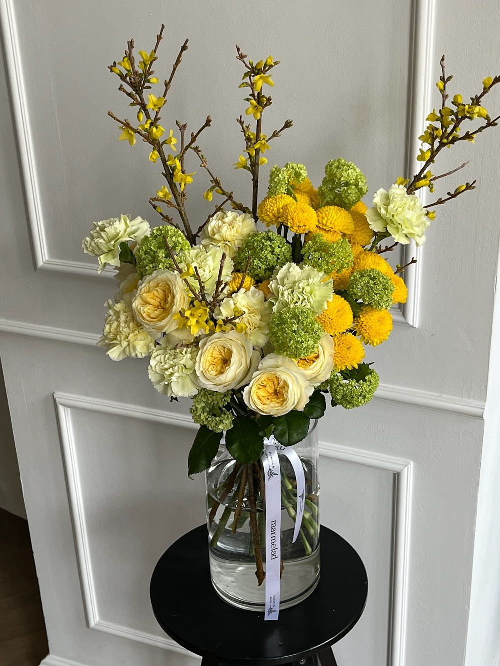 Букет сборный в ярких оттенках под ленту